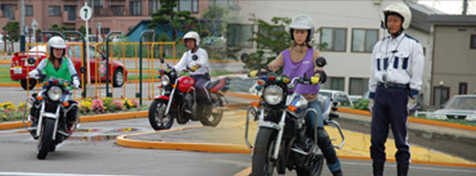 正しい乗り方を学び、ルールを守って運転すれば、バイクは危険な乗り物ではありません。バイク好きのインストラクターが皆様の夢を実現します。